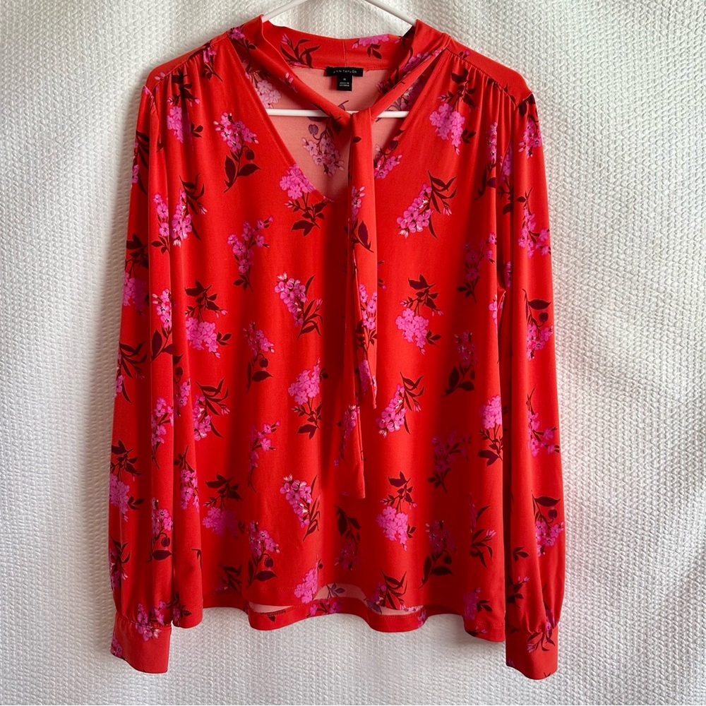 ANN TAYLOR Floral Red Pink  V Neck Long Sleeve Stretch Blouse Shirt Top Medium